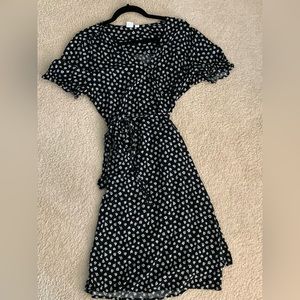 Gap black/wht floral wrap dress